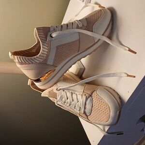 MICHAEL KORS SHOES Size 7.5 WORN HALF A DAY!